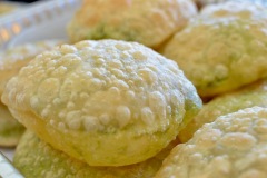 কড়াইশুঁটির কচুরি (Koraisutir Kochuri)